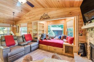 Peaceful Murphy Cabin with Fire Pits and Forest Views! - Murphy - 7