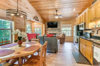Peaceful Murphy Cabin with Fire Pits and Forest Views! - Murphy - 3