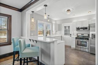 Garden Apt, Majestic MPLS Duplex - 3