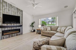 Spacious Luxury Home with Heated Pool and Hot Tub - Naples - 9
