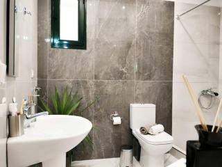 Classy Louvis House - 5