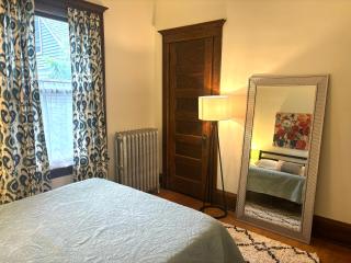 Treetop Apartment in the Heart of MPLS - Minneapolis - 1