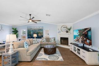 Palm Harbor Oasis Luxe Spa & Pool Retreat - 1