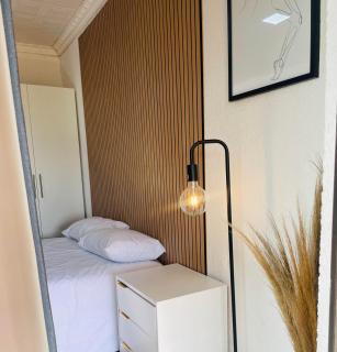 Makgobelo Lodge -The White House - Solar powered - 7