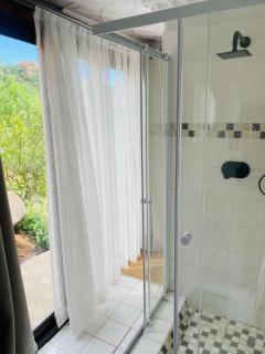 Makgobelo Lodge -The White House - Solar powered - 1