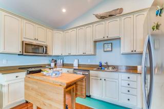 Steps to Beach Waterfront Cedar Key Home! - 4