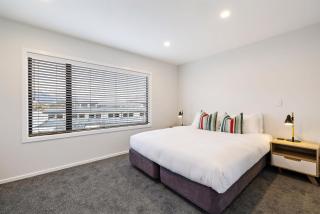 Point View lake and mountain views close to CBD - Queenstown - 2