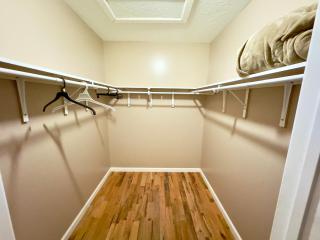 Peaceful Townhouse Near Lake - 1