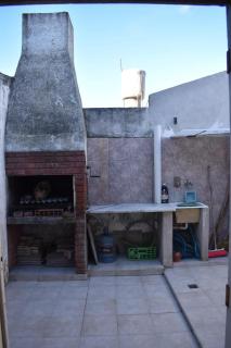 Casa 3 ambientes amplios, amoblada, 2 habitaciones, baño, living comedor y cuenta con cocina separada con salida al patio con parrilla Zona céntrica MIRAMAR, Buenos Aires - Miramar - 8