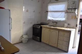 Casa 3 ambientes amplios, amoblada, 2 habitaciones, baño, living comedor y cuenta con cocina separada con salida al patio con parrilla Zona céntrica MIRAMAR, Buenos Aires - Miramar - 3