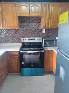 Sea Breeze Penthouse Apartment - Kingston - 3
