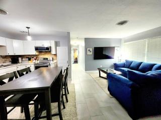 Blue Door House - Lakeland - 4