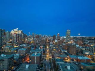 Studio Just Steps from Stampede Park, Luxury Living - Calgary - 4
