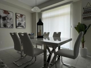 Only 10 Mins From Niagara Falls - 8