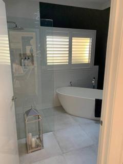 The Small House - Mid century gem in wine county's Healesville - 5