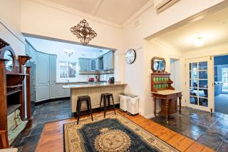 Kilbirnie - Stroll to CBD, Heritage, Sleeps 10 - 1