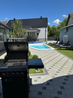 Oaza Mira Laze - Luxury Private Villa with Pool, Football Field - Nova Gradiška - 0