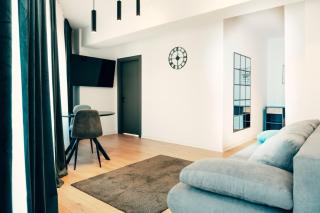 Cremene Tower ApartHotel - 3