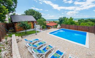 Retro Pool House - 0