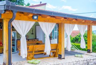 Retro Pool House - 1