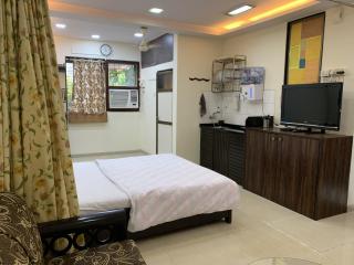 Mon Repose Studio Apt Bandra - Mumbai - 2