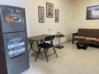 Mon Repose Studio Apt Bandra - Mumbai - 8
