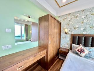 Yepplo's Luxury Deluxe Room with Mountain View - Darjeeling - 1