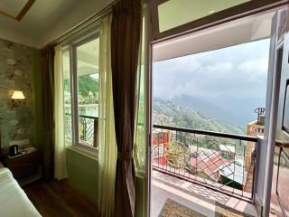 Yepplo's Luxury Deluxe Room with Mountain View - Darjeeling - 4