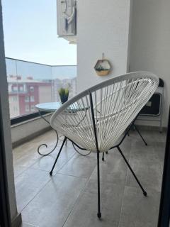Bright Scandi Apartment - Skopje - 9