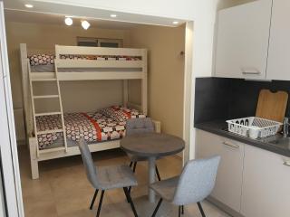 Studio pour 3 personnes à 1 station de métro de Paris - 0