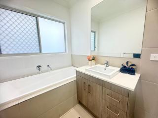 Absolute Familial Paradise- Greenbank - 4