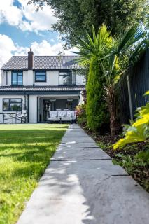 Modern Luxury 4 Bedroom House in Hornchurch - Harold Wood - 2