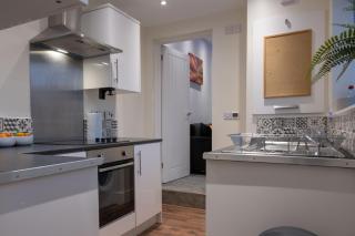 Bespoke 2-Bed House in Stoke-on-Trent - 5