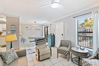2-Bedroom Condo on Gulf Shores Beach w/Pool - Gulf Shores - 8