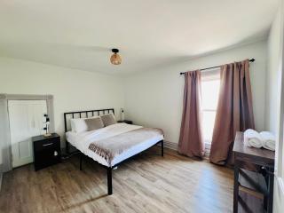 Relaxing 4 bedroom walk to the falls sleeps 8 - Niagara Falls - 2