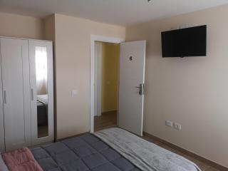 Hostal Mari en La Laguna, alquiler habitación privada en hostal, 6 habitaciones cerca de la universidad y aeropuerto Norte, 3 baños compartidos - La Laguna - 3