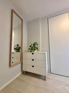 Stylish Flat - Lush Garden Views - 6