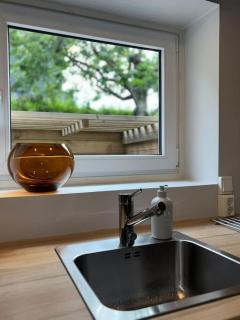 Stylish Flat - Lush Garden Views - 1