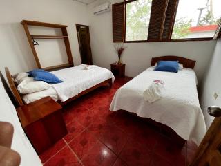 Las Gardenias Hostel - Starlink Internet - 1