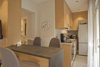 Urban Allure 2BR, 2BA Acropolis View Apt Jacuzzi - Atene - 9