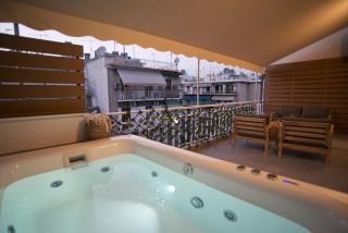 Urban Allure 2BR, 2BA Acropolis View Apt Jacuzzi - Atene - 3