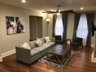 Expansive 8-Bedroom Entire Home - Cleveland - 4