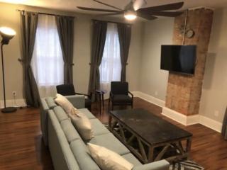 Expansive 8-Bedroom Entire Home - Cleveland - 5