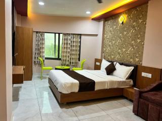 Hotel Best Elegence - Gandhinagar - 1