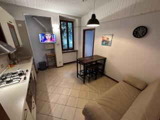 Lovely central 2-bedroom apartment - Milan - 4