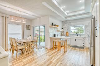 Spacious Waterfront 6 Bedroom Duplex in lovely Rotonda West near oceans ,Golfing, Park Pool - 2