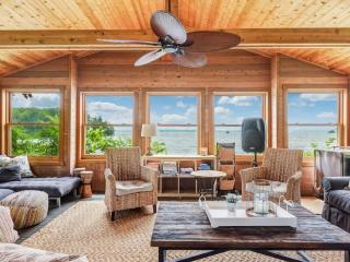 Exclusive Waterfront Getaway with Beach & Bunkie - Portland - 6