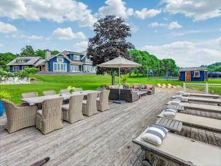 Exclusive Waterfront Getaway with Beach & Bunkie - Portland - 4
