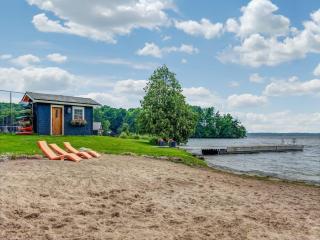 Exclusive Waterfront Getaway with Beach & Bunkie - Portland - 3