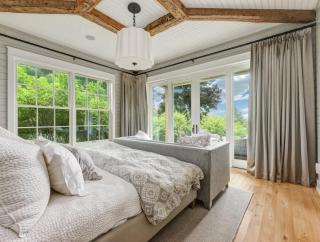 Exclusive Waterfront Getaway with Beach & Bunkie - 2